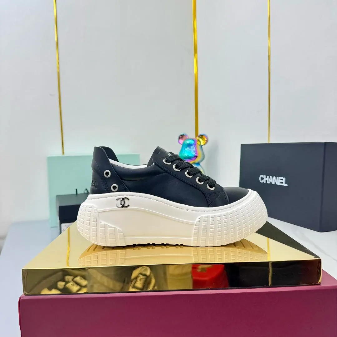 👟👟Ex-factory price 640👟👟 Chanel bread shoes ~ original calfskin panda shoes Chanel 25C latest hot style panda black and white sports shoes casual sneakers Xiaoxiang hot item classic black and white panda color coco girls must pay Fabric: original custom mixed sheepskin lining: original imported breathable mesh lining outsole: Original molded rubber + TPU combination Size: Women's 35-41